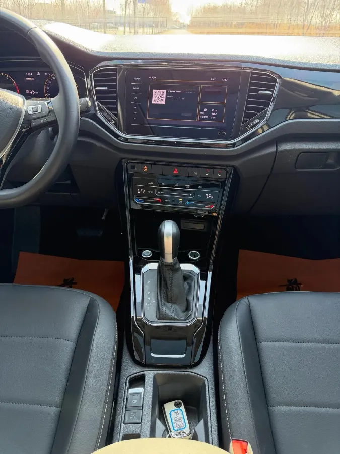 2022 Volkswagen T-Roc 1.4T 150HP L4 7DCT,autocango,china used car exporter,china ev exporter,chinese used car exporter,chinese used ev exporter