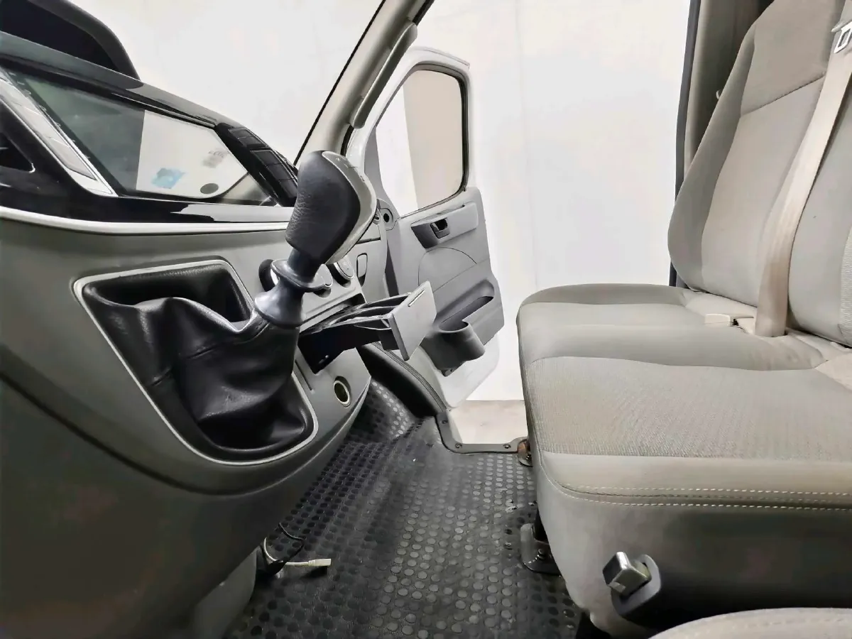 2019 MAXUS XinTu V80 2.0T 139HP L4 6MT,autocango,china used car exporter,china ev exporter,chinese used car exporter,chinese used ev exporter