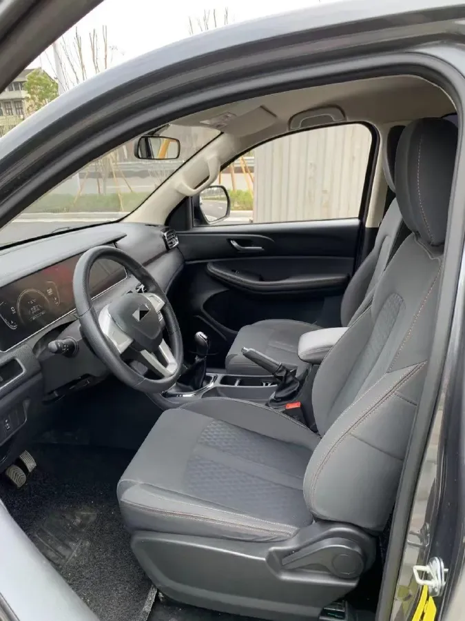 2023 BAW Calorie 2.0L 144HP L4 5MT,autocango,china used car exporter,china ev exporter,chinese used car exporter,chinese used ev exporter