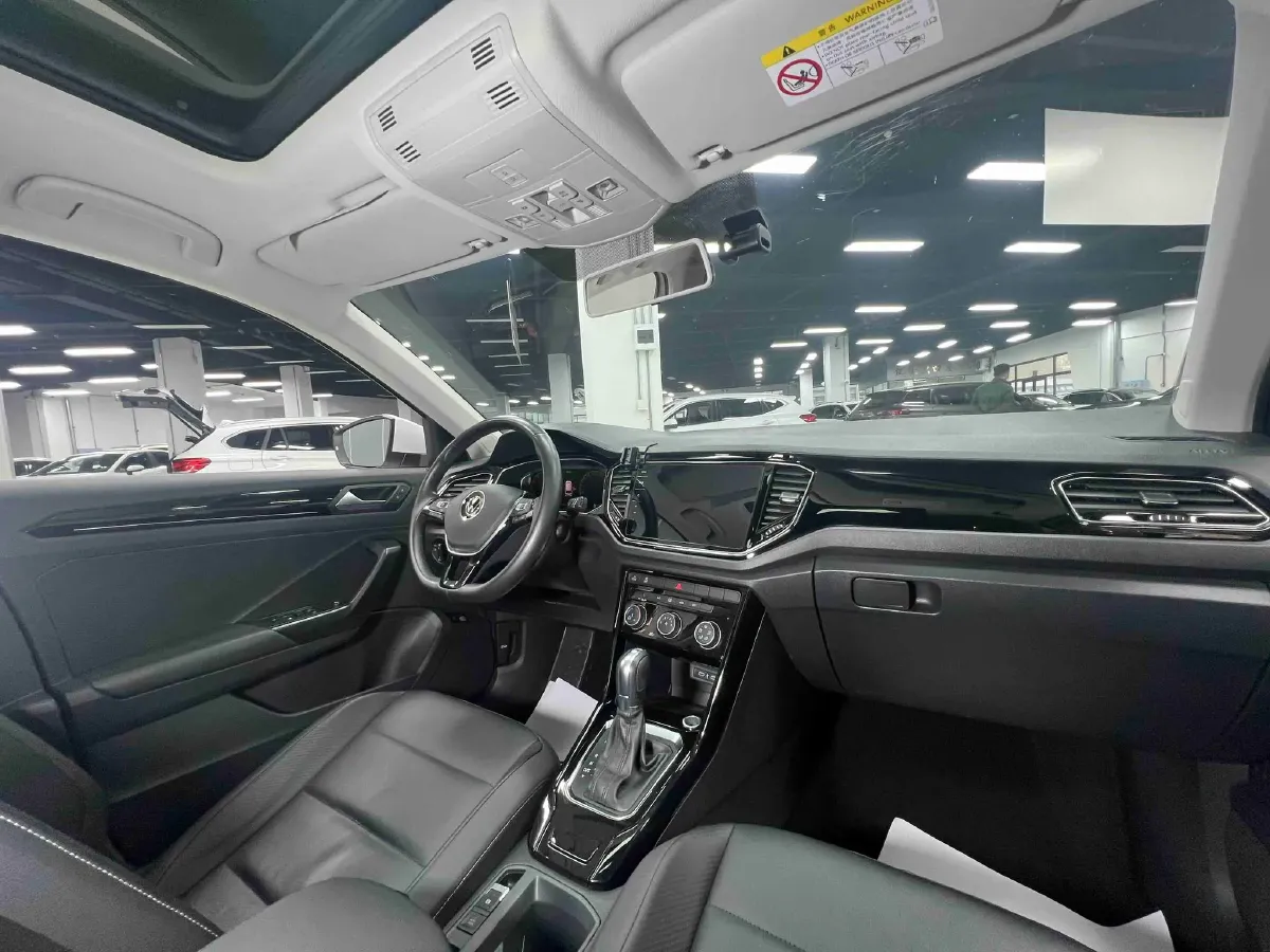 2021 Volkswagen T-Roc 1.4T 150HP L4 7DCT,autocango,china used car exporter,china ev exporter,chinese used car exporter,chinese used ev exporter