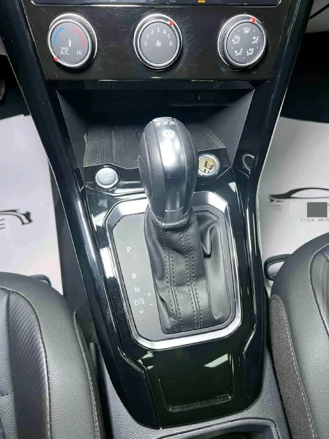 2021 Volkswagen T-Roc 1.4T 150HP L4 7DCT,autocango,china used car exporter,china ev exporter,chinese used car exporter,chinese used ev exporter