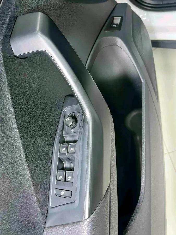 2021 Volkswagen T-Roc 1.4T 150HP L4 7DCT,autocango,china used car exporter,china ev exporter,chinese used car exporter,chinese used ev exporter