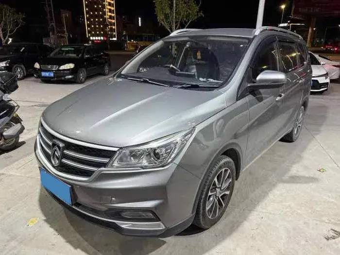 2019 BaoJun 730 1.5L 112HP L4 6MT,autocango,china used car exporter,china ev exporter,chinese used car exporter,chinese used ev exporter