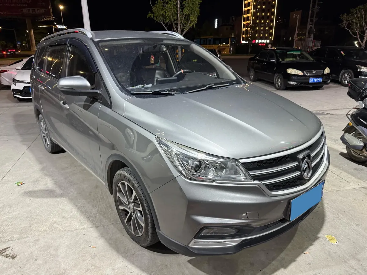 2019 BaoJun 730 1.5L 112HP L4 6MT,autocango,china used car exporter,china ev exporter,chinese used car exporter,chinese used ev exporter