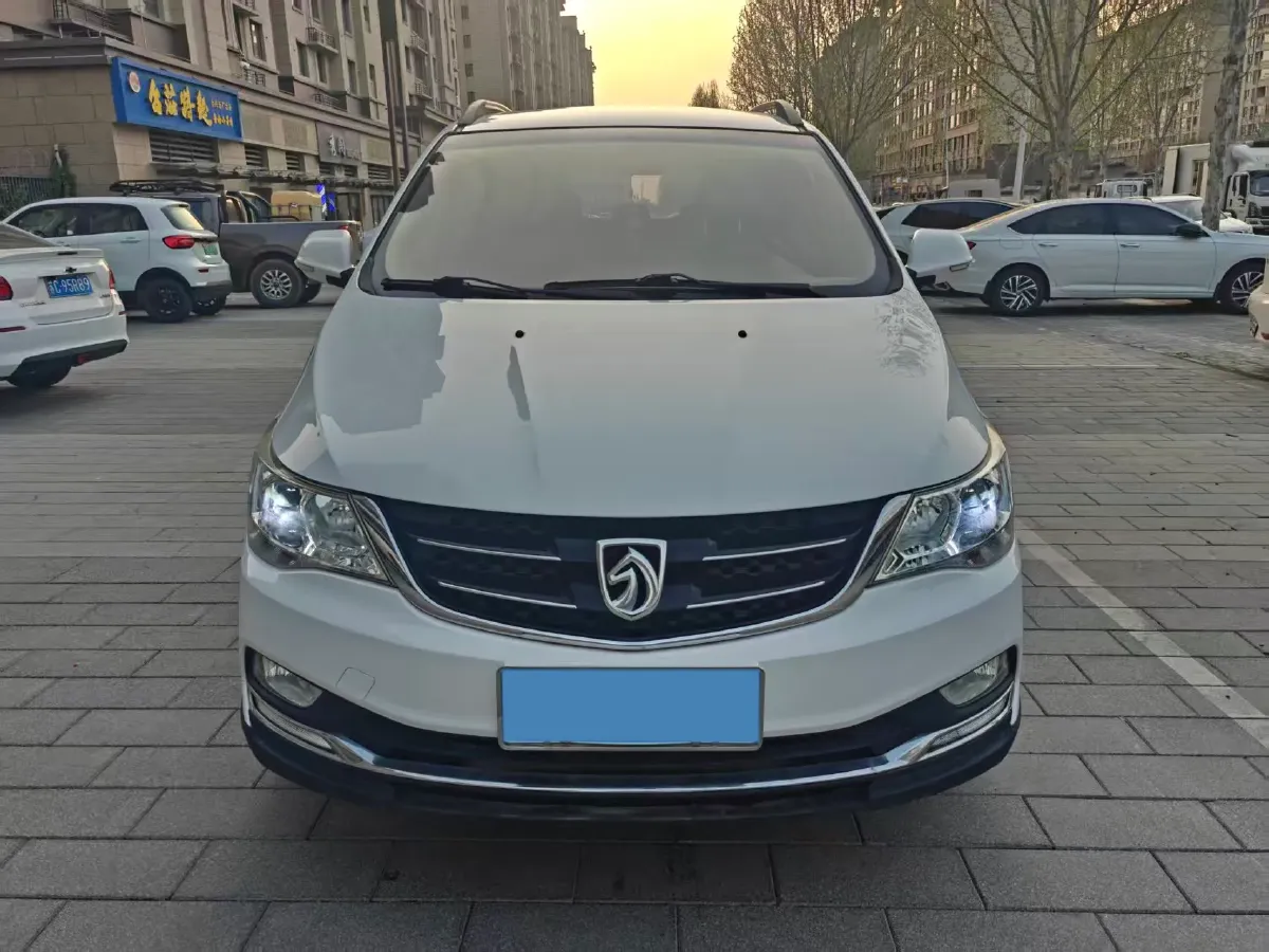 2016 BaoJun 730 1.5L 112HP L4 5MT,autocango,china used car exporter,china ev exporter,chinese used car exporter,chinese used ev exporter
