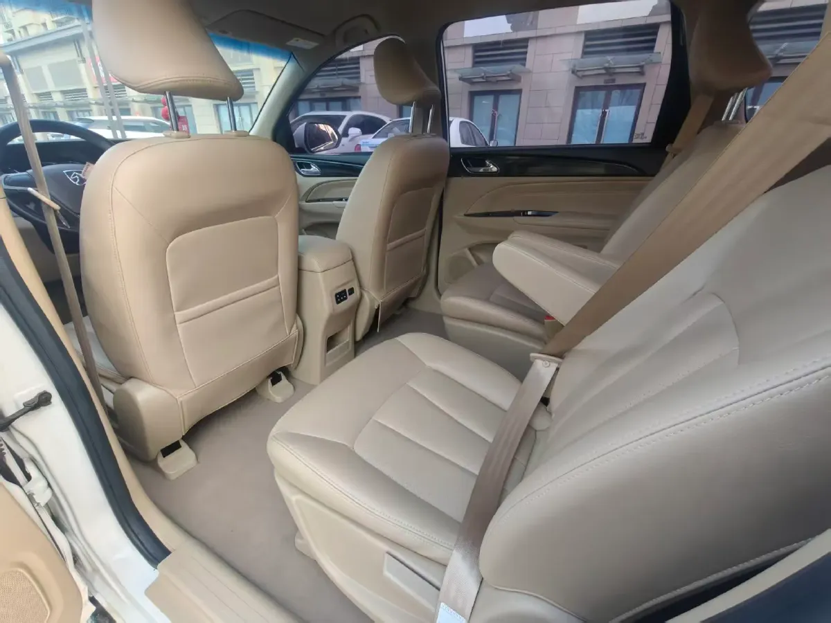 2016 BaoJun 730 1.5L 112HP L4 5MT,autocango,china used car exporter,china ev exporter,chinese used car exporter,chinese used ev exporter