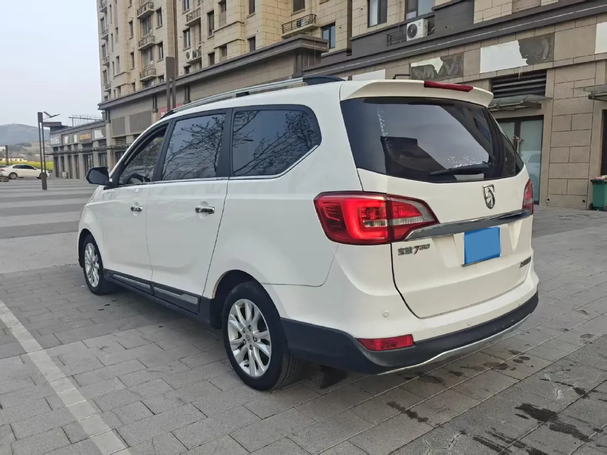 2016 BaoJun 730 1.5L 112HP L4 5MT,autocango,china used car exporter,china ev exporter,chinese used car exporter,chinese used ev exporter