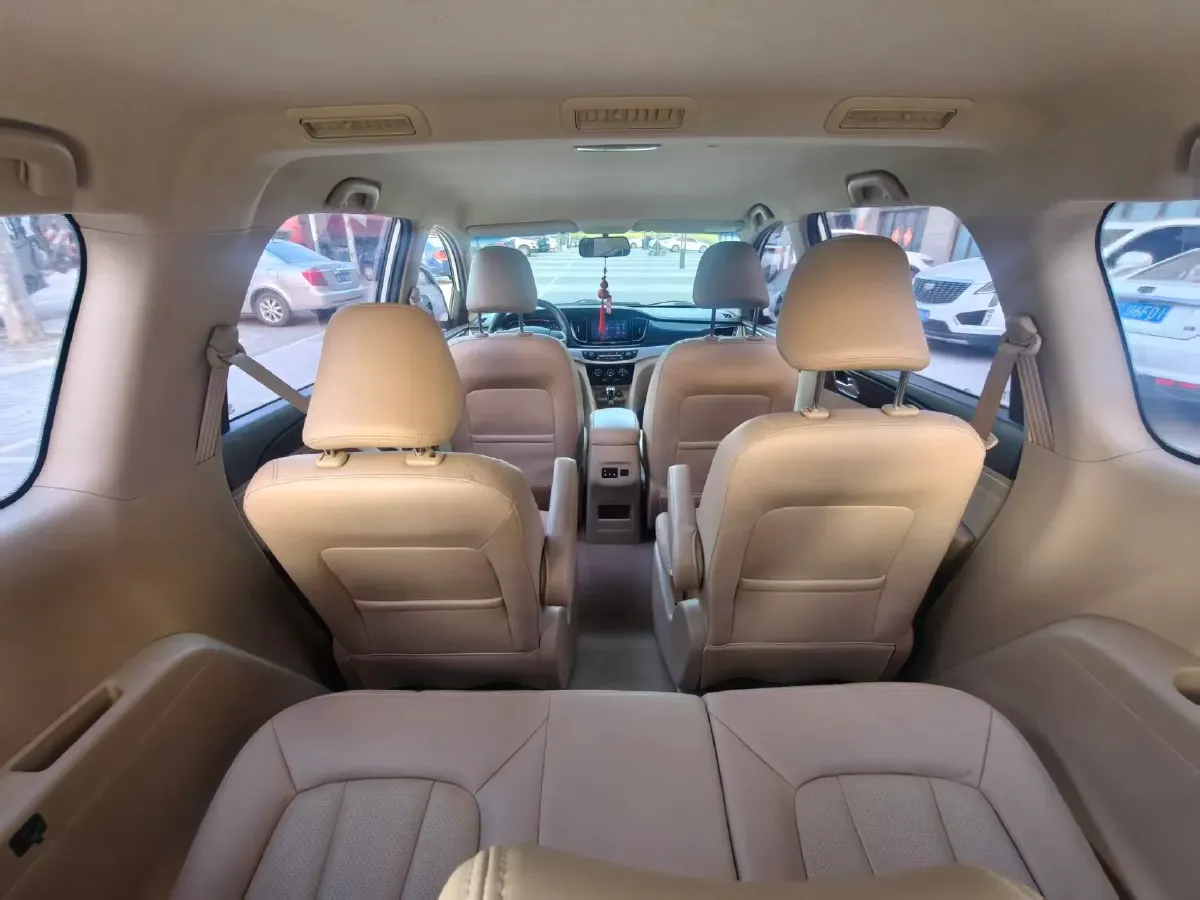 2016 BaoJun 730 1.5L 112HP L4 5MT,autocango,china used car exporter,china ev exporter,chinese used car exporter,chinese used ev exporter