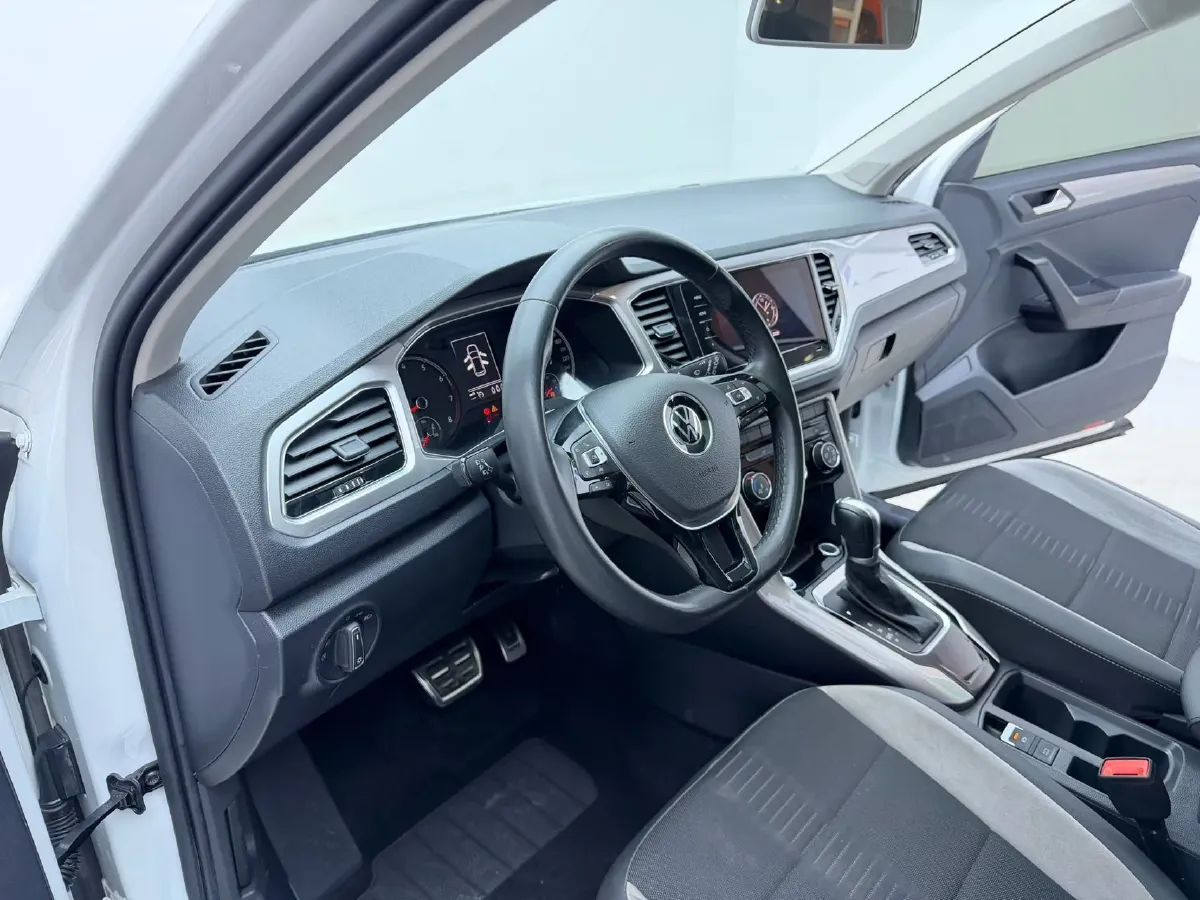 2022 Volkswagen T-Roc 1.4T 150HP L4 7DCT,autocango,china used car exporter,china ev exporter,chinese used car exporter,chinese used ev exporter