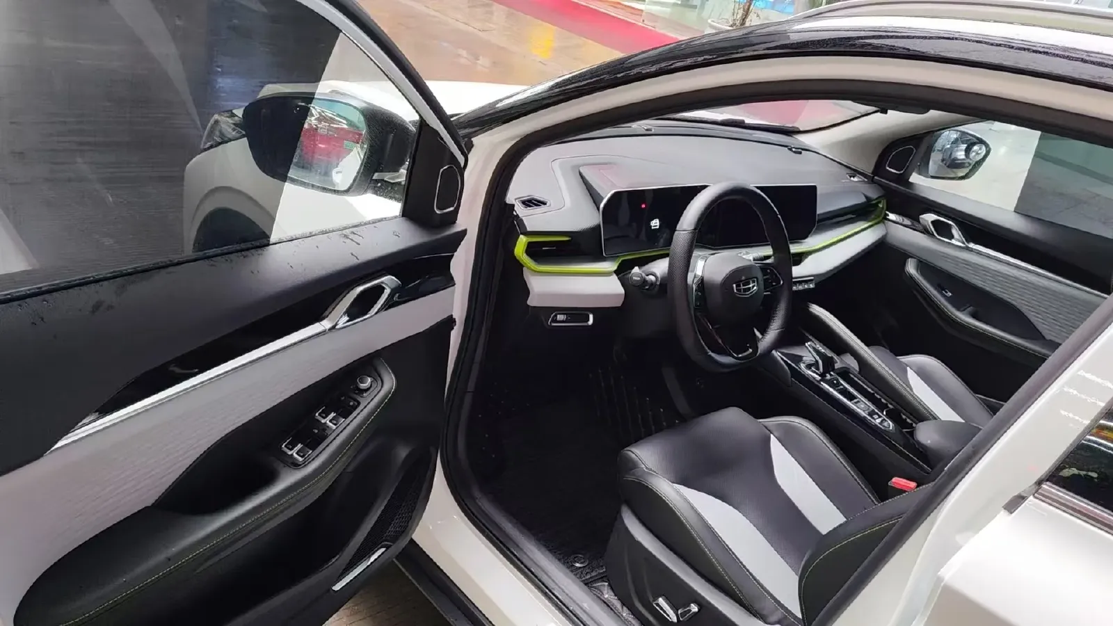 2023 Geely Coolray 1.5T 181HP L4 7DCT,autocango,china used car exporter,china ev exporter,chinese used car exporter,chinese used ev exporter