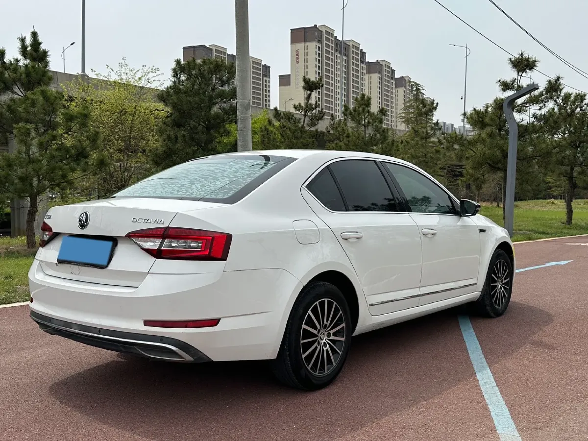 2018 Skoda Octavia 1.6L 110HP L4 6AT,autocango,china used car exporter,china ev exporter,chinese used car exporter,chinese used ev exporter