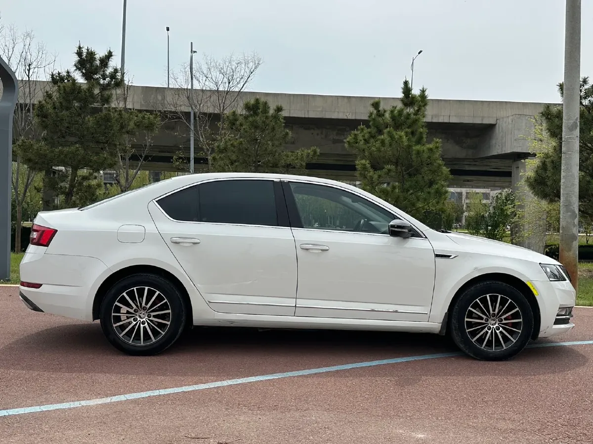 2018 Skoda Octavia 1.6L 110HP L4 6AT,autocango,china used car exporter,china ev exporter,chinese used car exporter,chinese used ev exporter