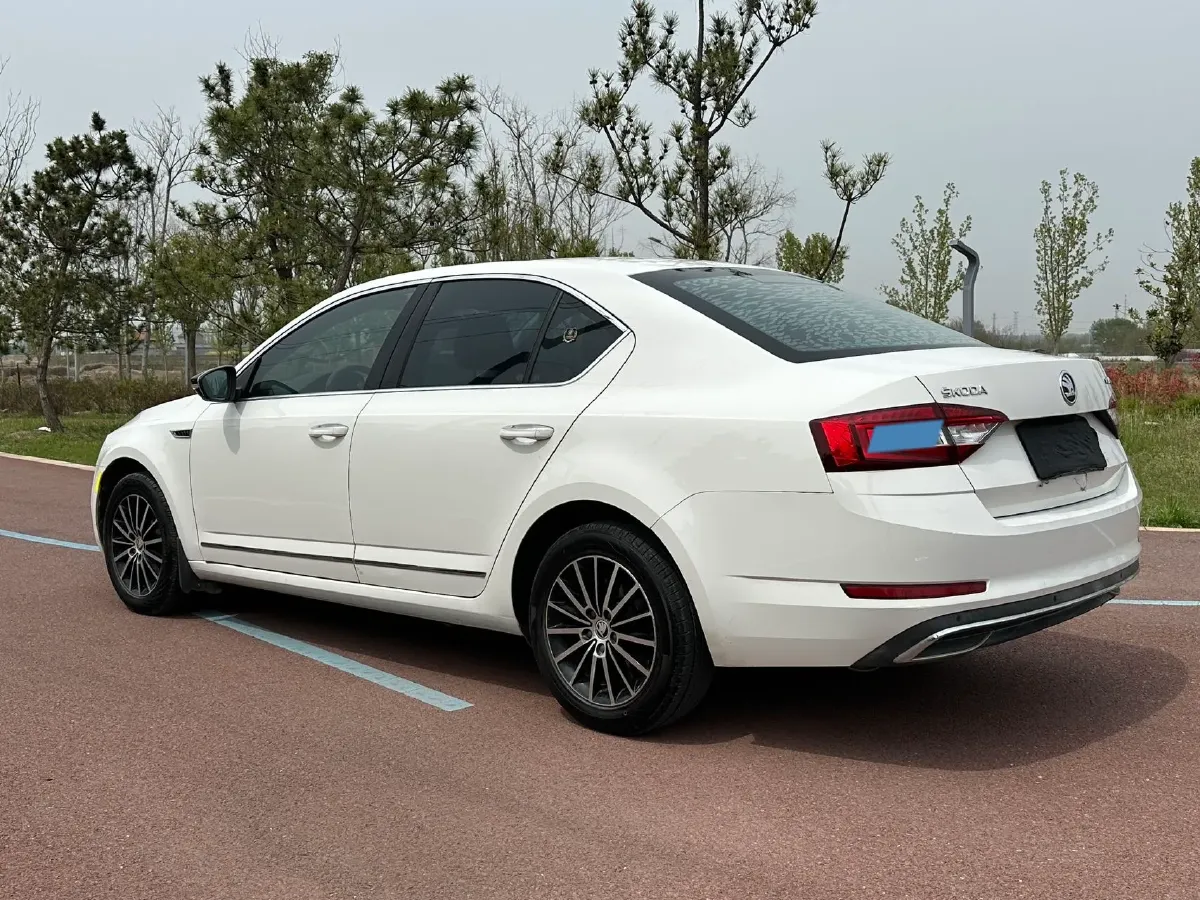 2018 Skoda Octavia 1.6L 110HP L4 6AT,autocango,china used car exporter,china ev exporter,chinese used car exporter,chinese used ev exporter