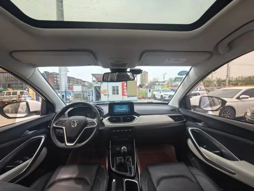 2019 BaoJun 530 1.5T 150HP L4 6MT,autocango,china used car exporter,china ev exporter,chinese used car exporter,chinese used ev exporter