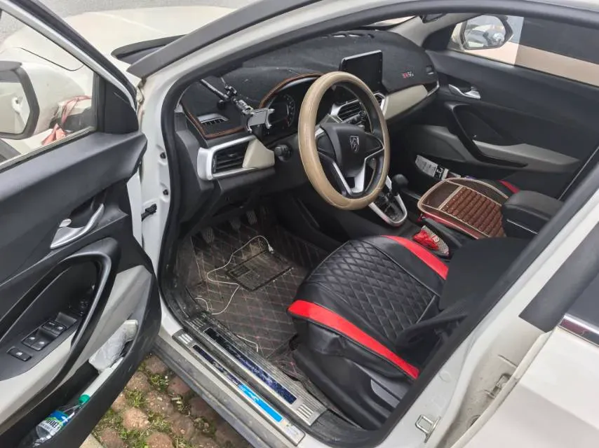 2019 WuLing HongGuang 1.5L 99HP L4 6MT,autocango,china used car exporter,china ev exporter,chinese used car exporter,chinese used ev exporter