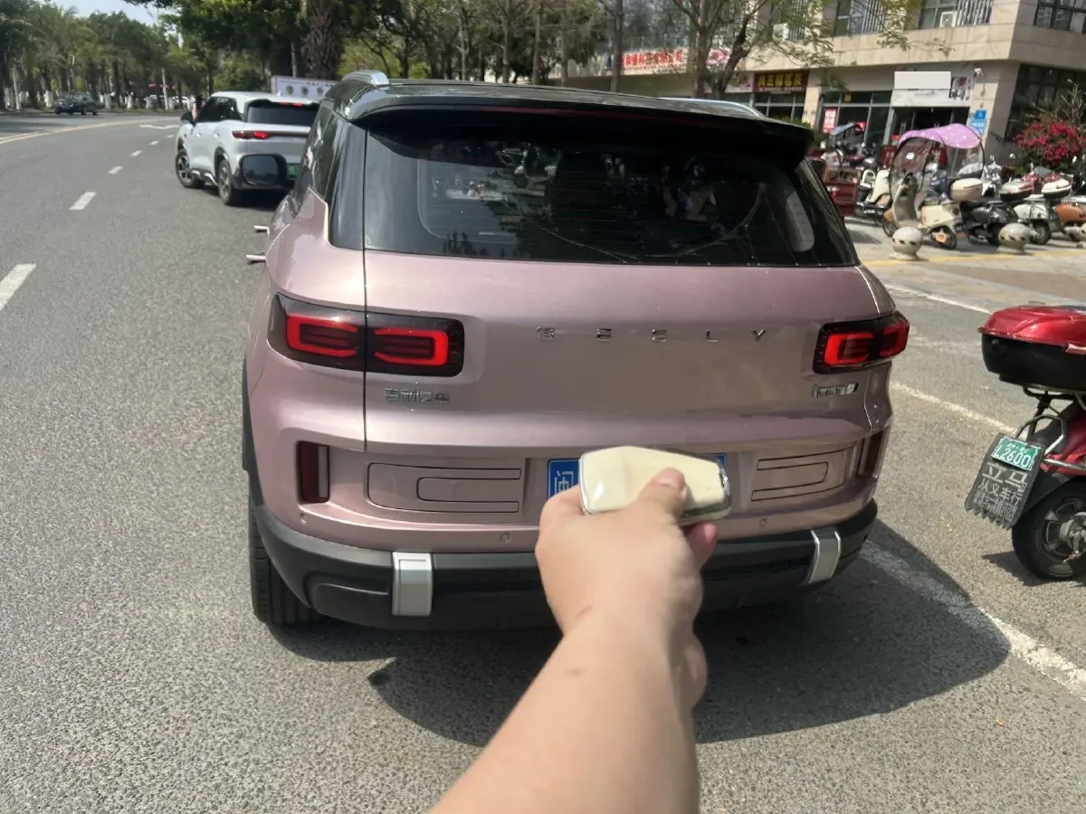 2023 Geely ICON 1.5T 181HP L4 7DCT,autocango,china used car exporter,china ev exporter,chinese used car exporter,chinese used ev exporter