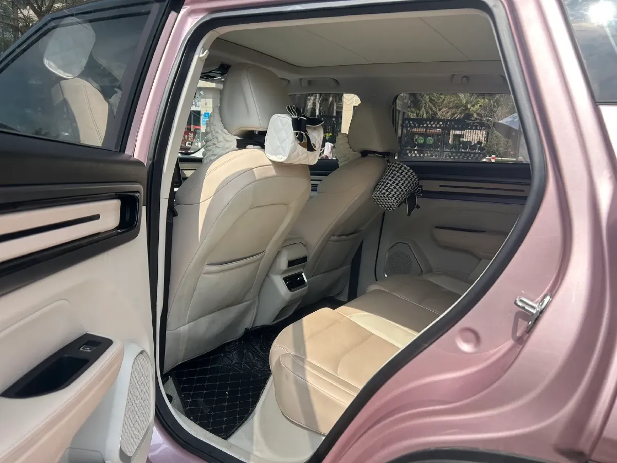 2023 Geely ICON 1.5T 181HP L4 7DCT,autocango,china used car exporter,china ev exporter,chinese used car exporter,chinese used ev exporter