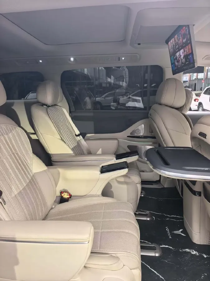 2025 Voyah Dream 1.5T 150HP L4 PHEV 41.7KWH,autocango,china used car exporter,china ev exporter,chinese used car exporter,chinese used ev exporter