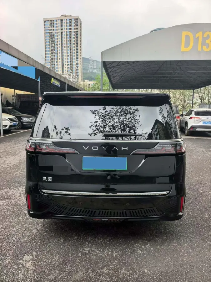 2025 Voyah Dream 1.5T 150HP L4 PHEV 41.7KWH,autocango,china used car exporter,china ev exporter,chinese used car exporter,chinese used ev exporter