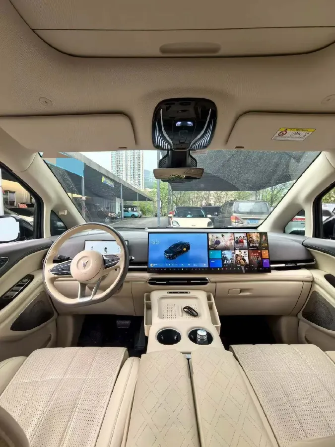 2025 Voyah Dream 1.5T 150HP L4 PHEV 41.7KWH,autocango,china used car exporter,china ev exporter,chinese used car exporter,chinese used ev exporter