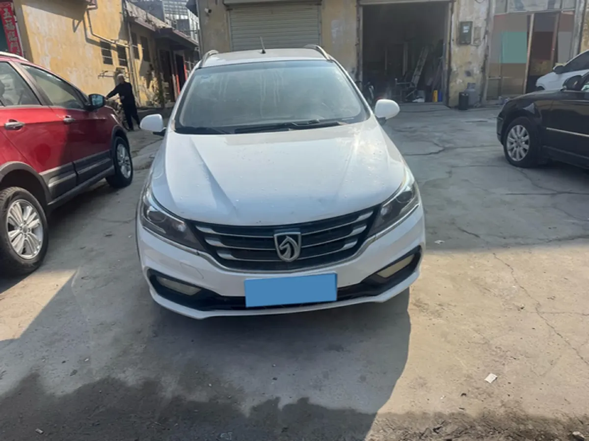 2017 BaoJun 310W 1.5L 112HP L4 6MT,autocango,china used car exporter,china ev exporter,chinese used car exporter,chinese used ev exporter