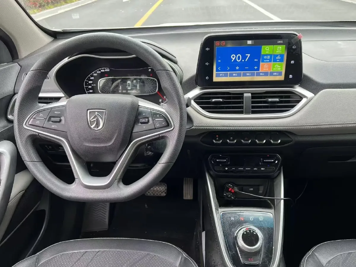 2017 BaoJun 310W 1.5L 105HP L4 6MT,autocango,china used car exporter,china ev exporter,chinese used car exporter,chinese used ev exporter