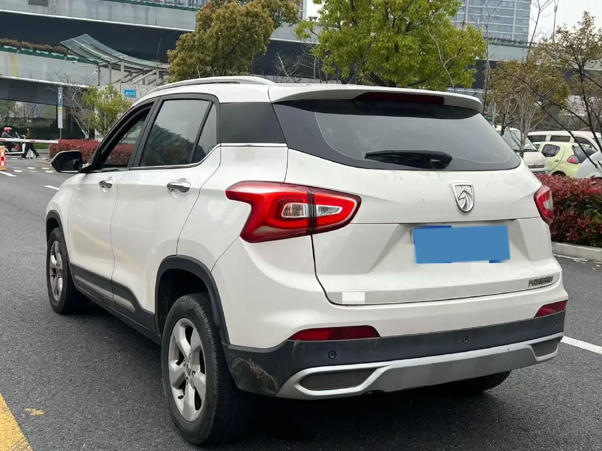 2017 BaoJun 310W 1.5L 105HP L4 6MT,autocango,china used car exporter,china ev exporter,chinese used car exporter,chinese used ev exporter