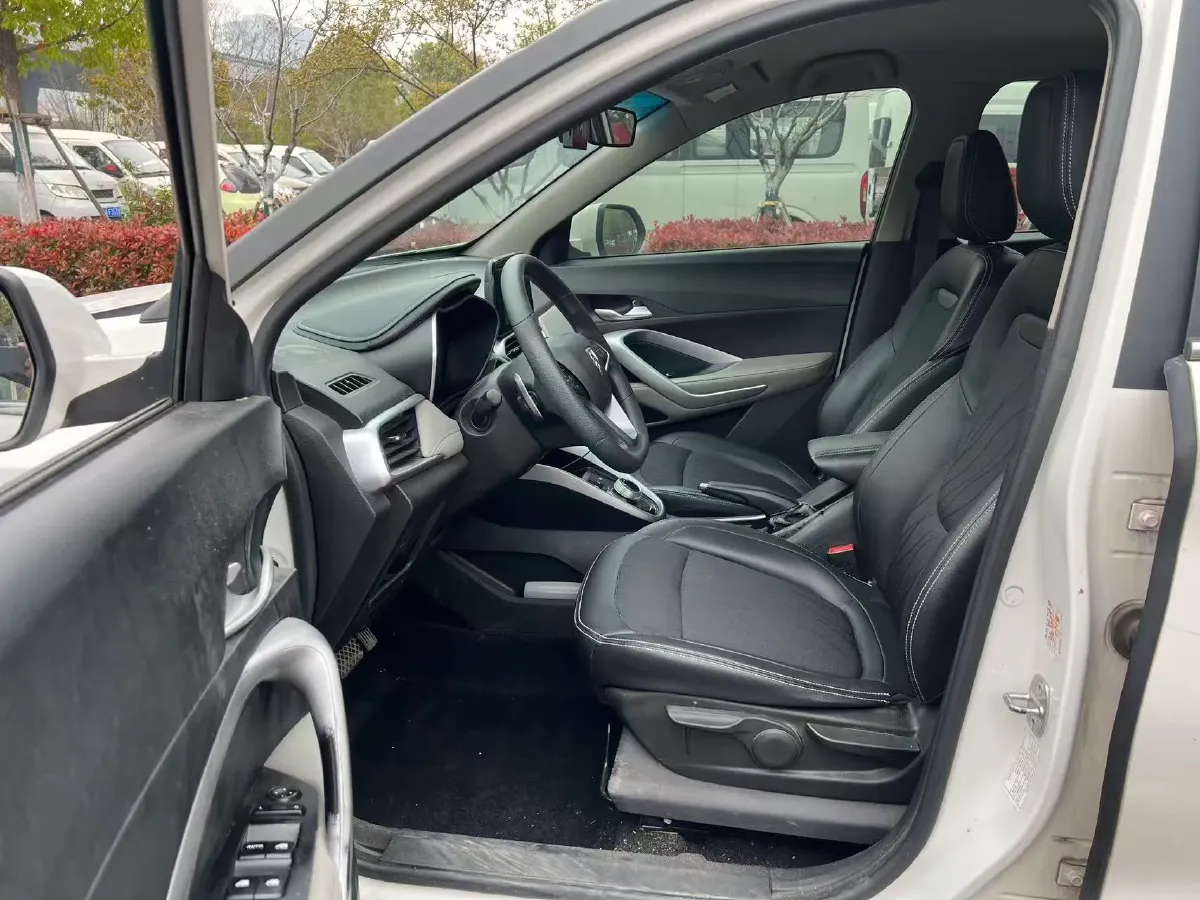 2017 BaoJun 310W 1.5L 105HP L4 6MT,autocango,china used car exporter,china ev exporter,chinese used car exporter,chinese used ev exporter