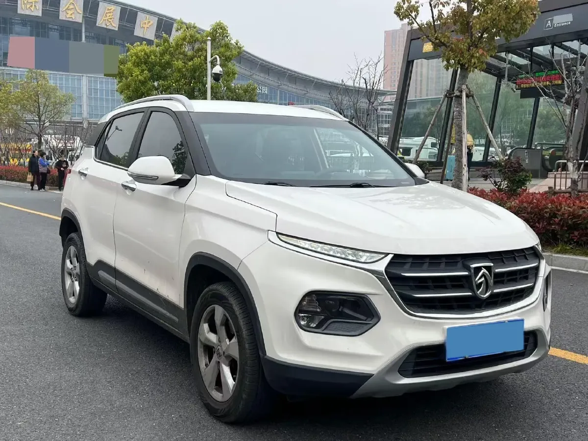 2017 BaoJun 310W 1.5L 105HP L4 6MT,autocango,china used car exporter,china ev exporter,chinese used car exporter,chinese used ev exporter