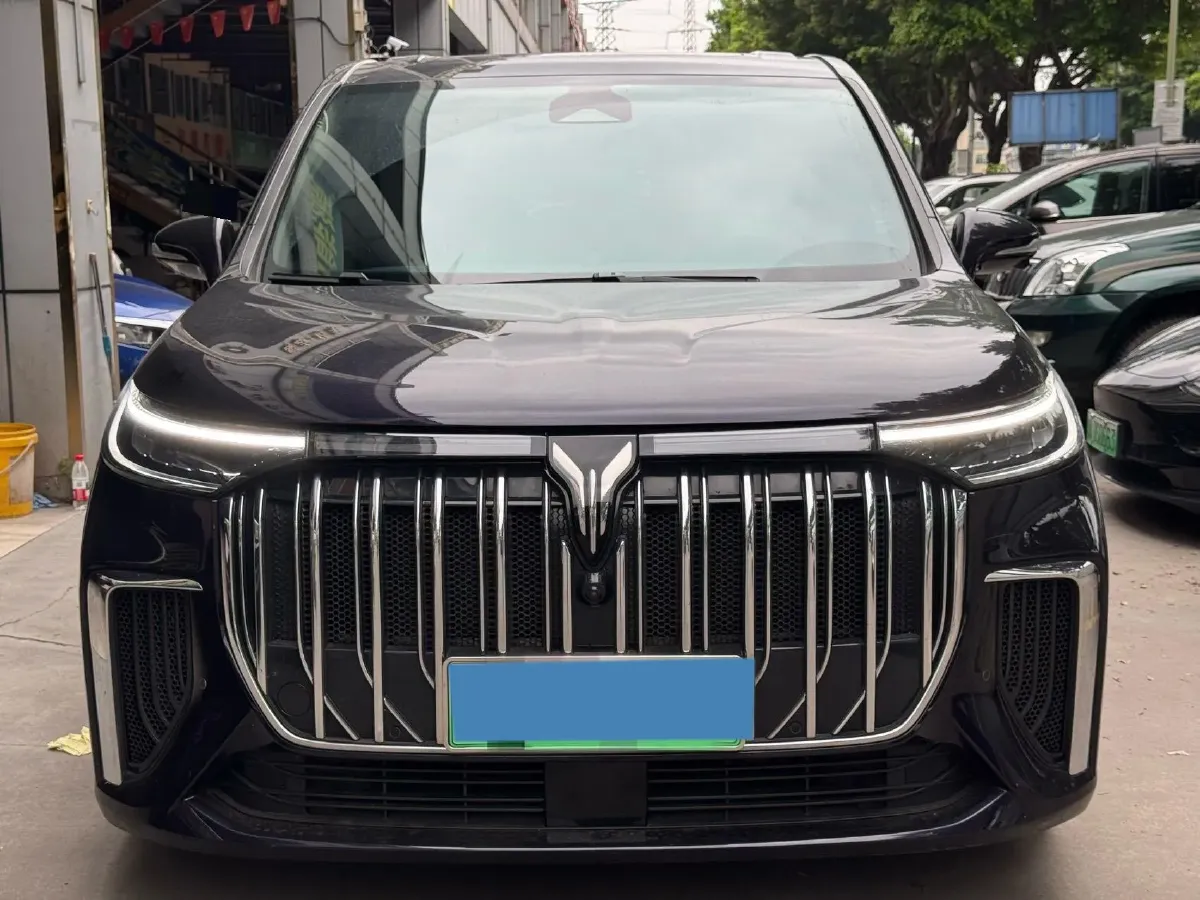 2024 Voyah Dream 1.5T 150HP L4 PHEV 43KWH,autocango,china used car exporter,china ev exporter,chinese used car exporter,chinese used ev exporter