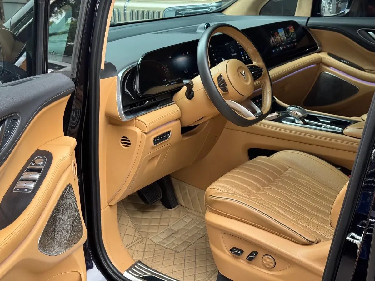 2024 Voyah Dream 1.5T 150HP L4 PHEV 43KWH,autocango,china used car exporter,china ev exporter,chinese used car exporter,chinese used ev exporter