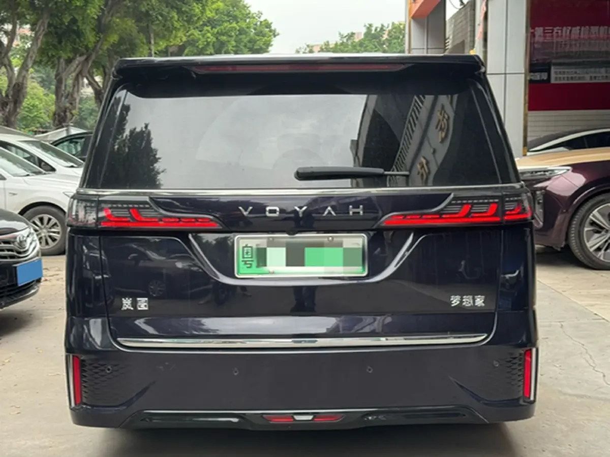 2024 Voyah Dream 1.5T 150HP L4 PHEV 43KWH,autocango,china used car exporter,china ev exporter,chinese used car exporter,chinese used ev exporter
