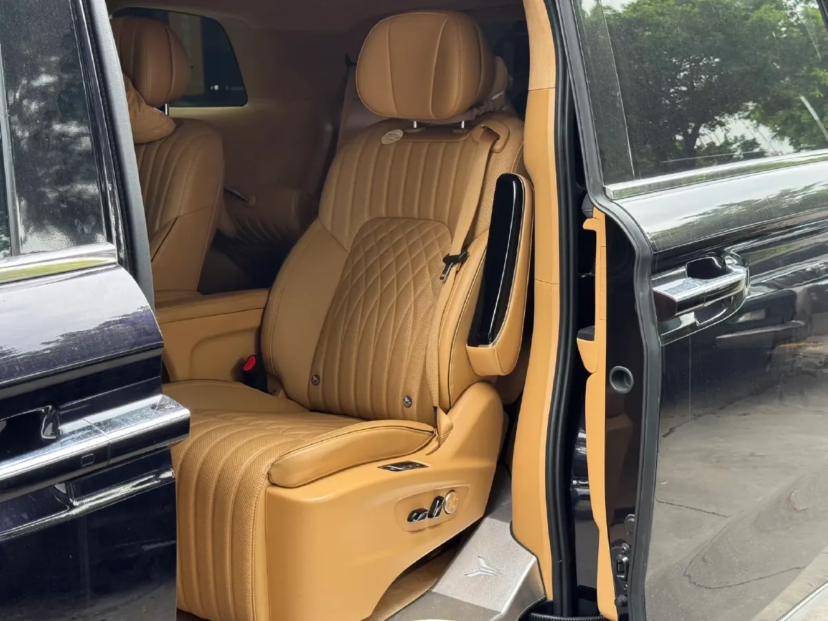 2024 Voyah Dream 1.5T 150HP L4 PHEV 43KWH,autocango,china used car exporter,china ev exporter,chinese used car exporter,chinese used ev exporter