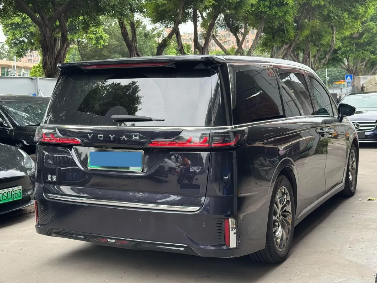 2024 Voyah Dream 1.5T 150HP L4 PHEV 43KWH,autocango,china used car exporter,china ev exporter,chinese used car exporter,chinese used ev exporter