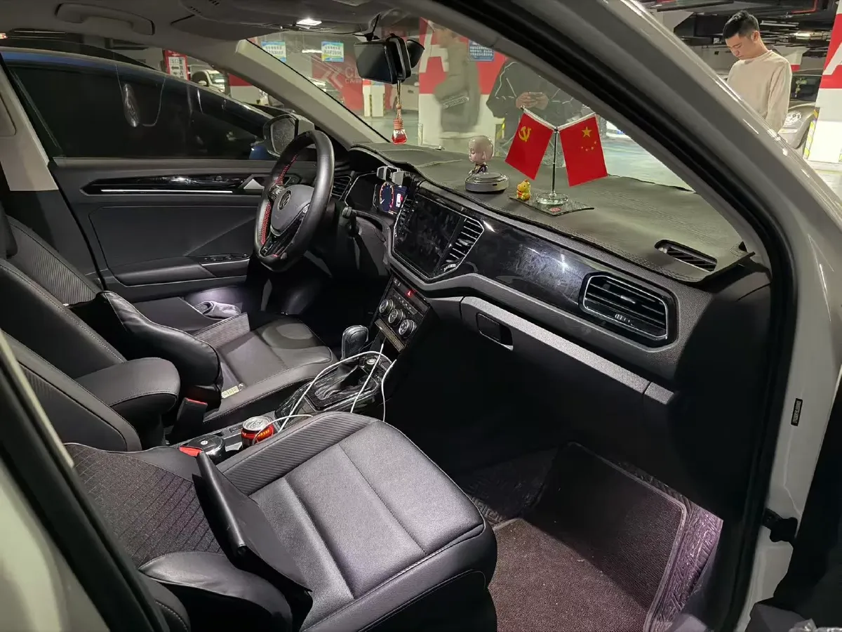 2021 Volkswagen T-Roc 1.4T 150HP L4 7DCT,autocango,china used car exporter,china ev exporter,chinese used car exporter,chinese used ev exporter