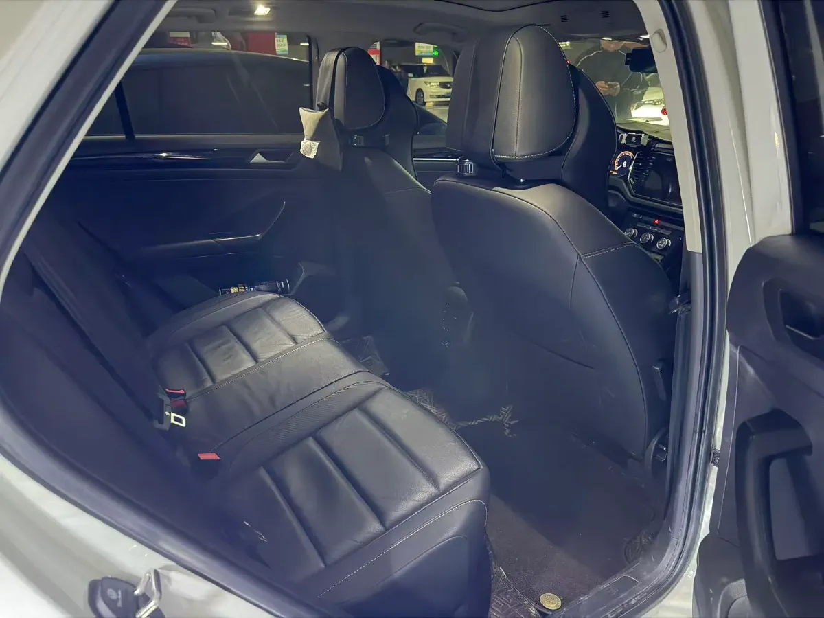 2021 Volkswagen T-Roc 1.4T 150HP L4 7DCT,autocango,china used car exporter,china ev exporter,chinese used car exporter,chinese used ev exporter