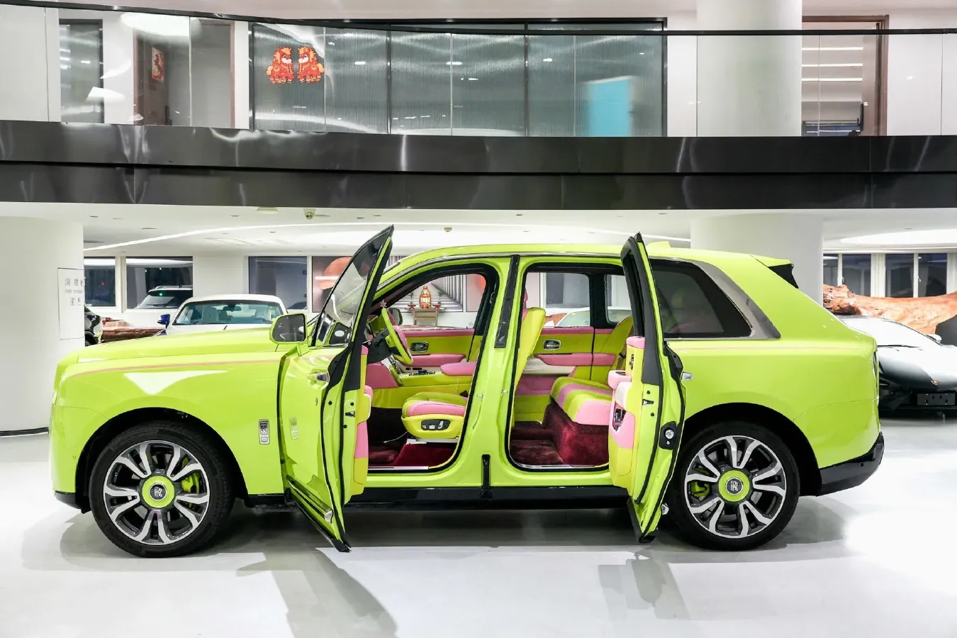 2024 Rolls-Royce Cullinan 6.7T 571HP V12 8AT,autocango,china used car exporter,china ev exporter,chinese used car exporter,chinese used ev exporter