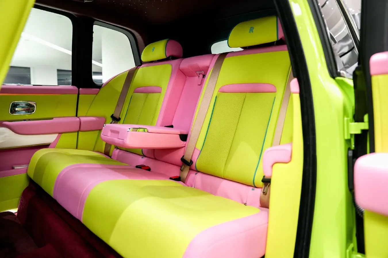 2024 Rolls-Royce Cullinan 6.7T 571HP V12 8AT,autocango,china used car exporter,china ev exporter,chinese used car exporter,chinese used ev exporter