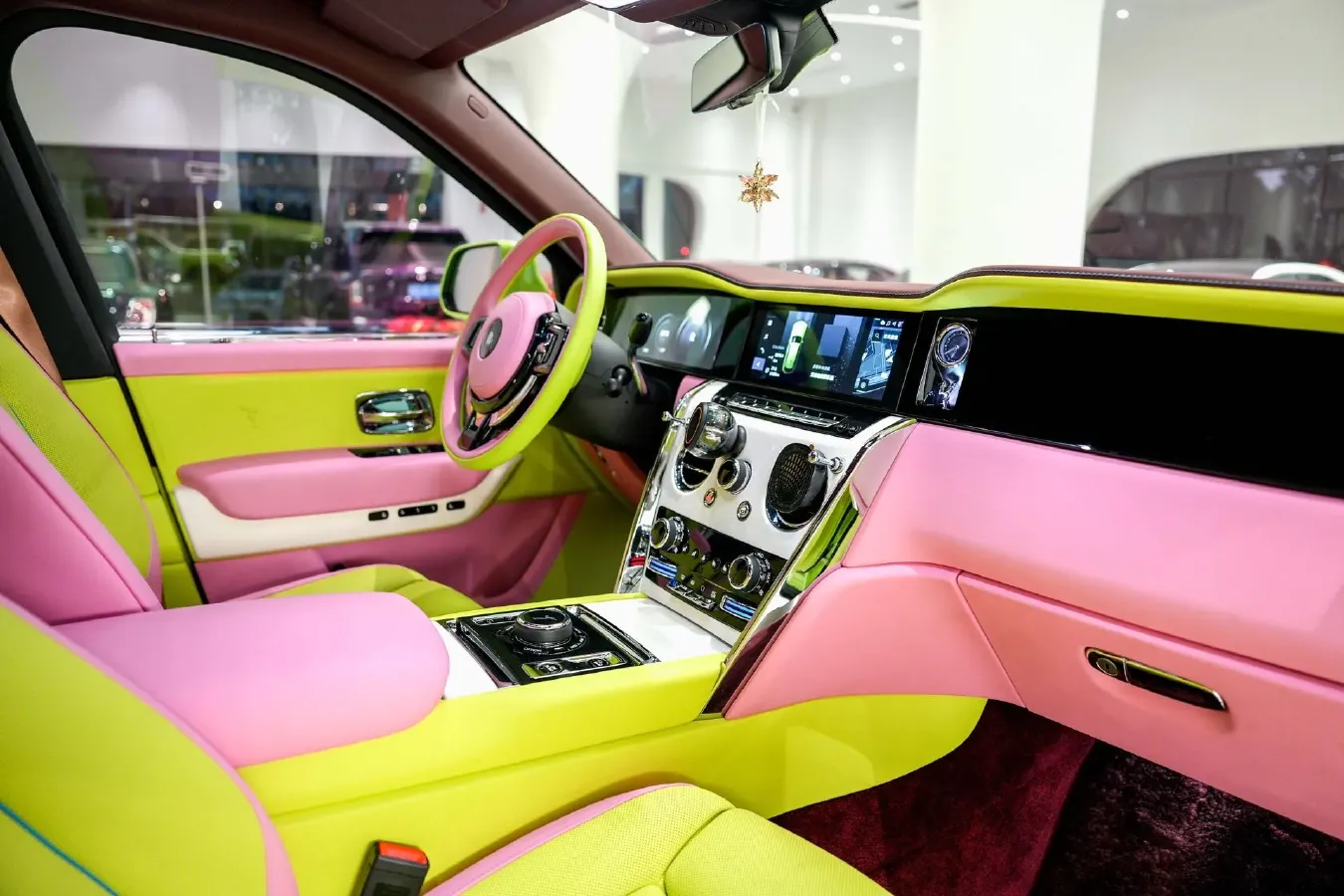 2024 Rolls-Royce Cullinan 6.7T 571HP V12 8AT,autocango,china used car exporter,china ev exporter,chinese used car exporter,chinese used ev exporter