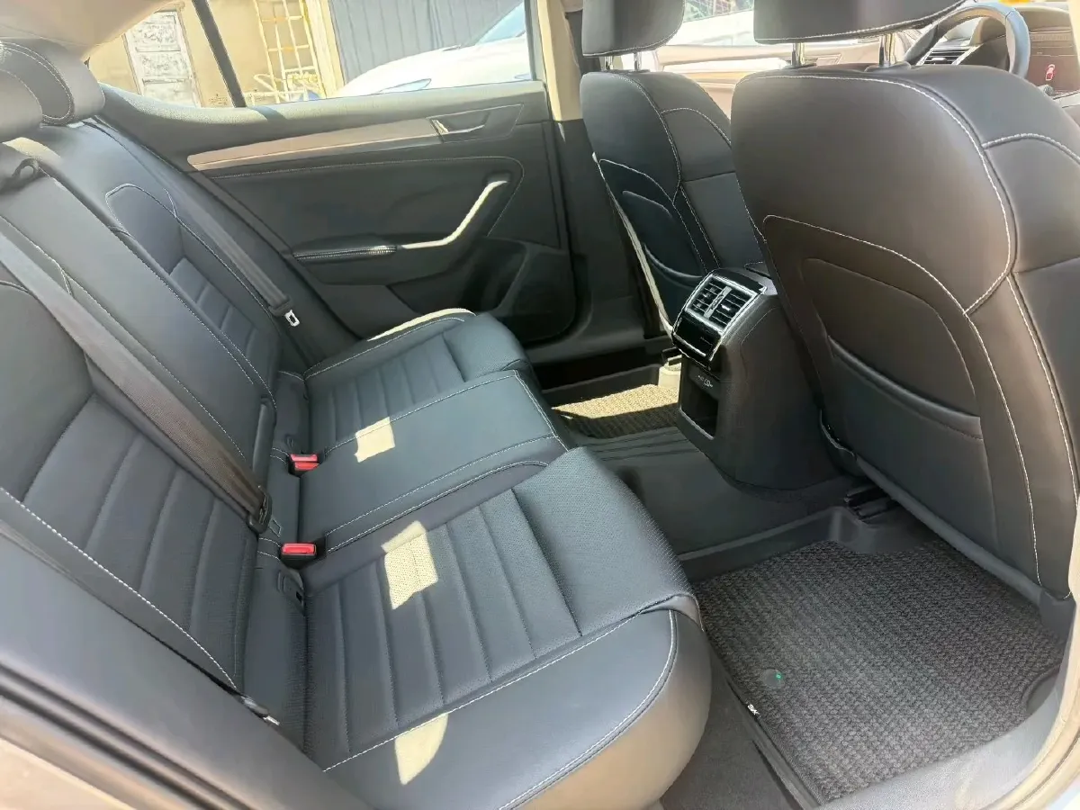 2022 Skoda Superb 1.4T 150HP L4 7DCT,autocango,china used car exporter,china ev exporter,chinese used car exporter,chinese used ev exporter