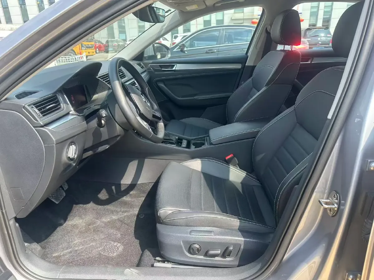 2022 Skoda Superb 1.4T 150HP L4 7DCT,autocango,china used car exporter,china ev exporter,chinese used car exporter,chinese used ev exporter