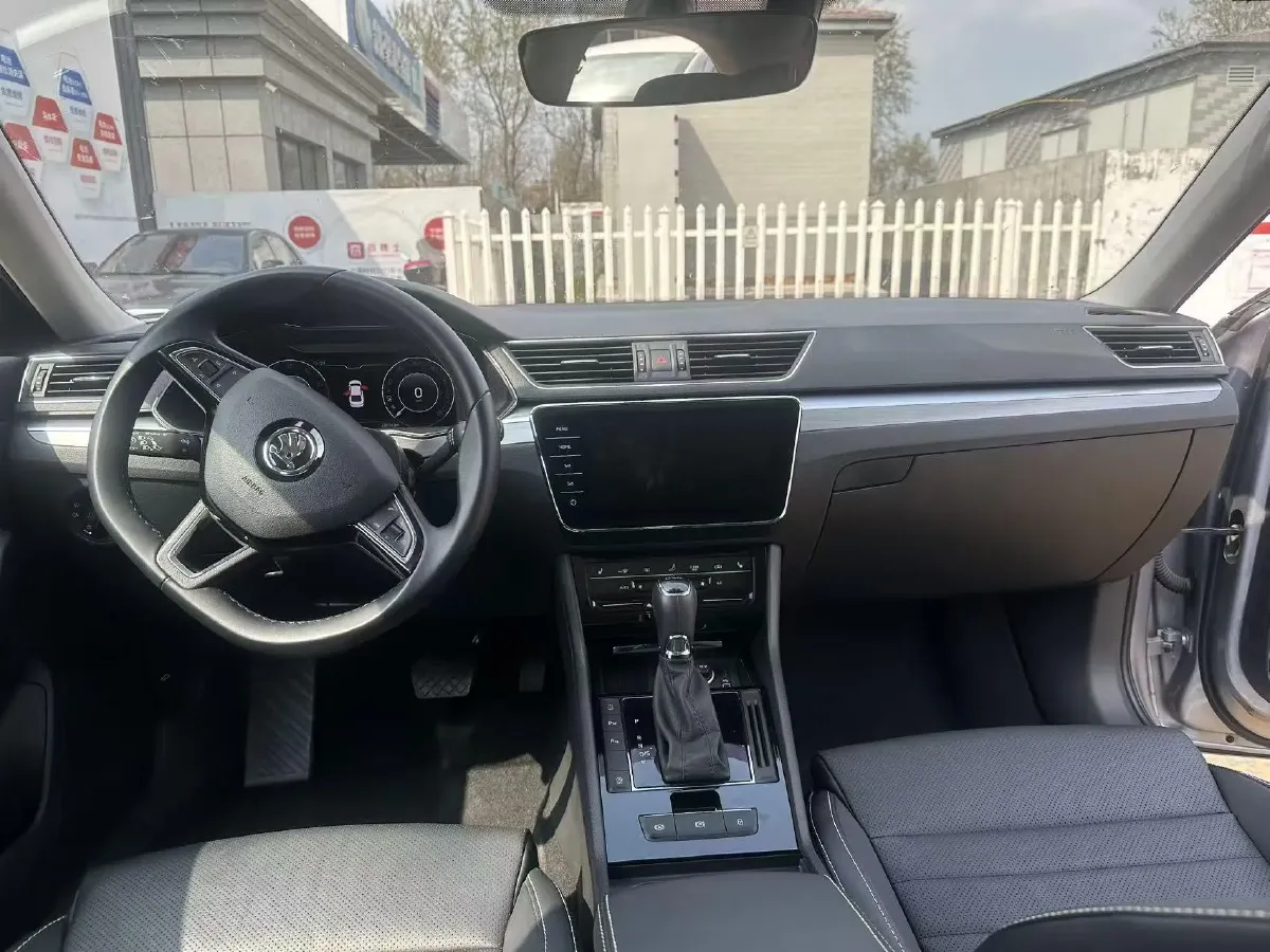 2022 Skoda Superb 1.4T 150HP L4 7DCT,autocango,china used car exporter,china ev exporter,chinese used car exporter,chinese used ev exporter