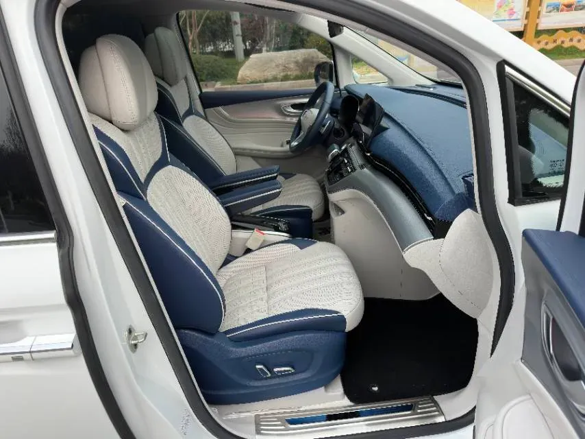 2021 Roewe iMAX8 2.0T 234HP L4 8AT,autocango,china used car exporter,china ev exporter,chinese used car exporter,chinese used ev exporter