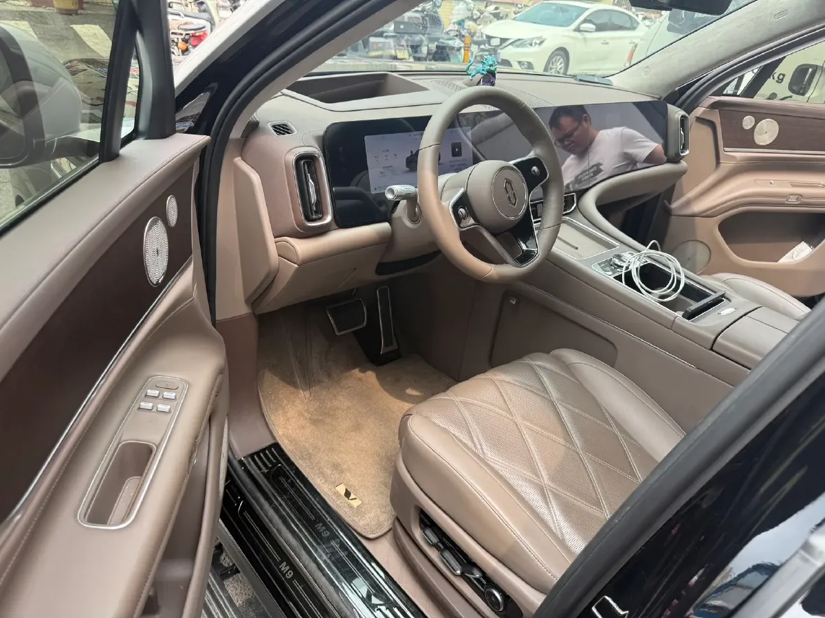 2025 AITO AITO M9 REEV 160HP REEV 52KWH,autocango,china used car exporter,china ev exporter,chinese used car exporter,chinese used ev exporter