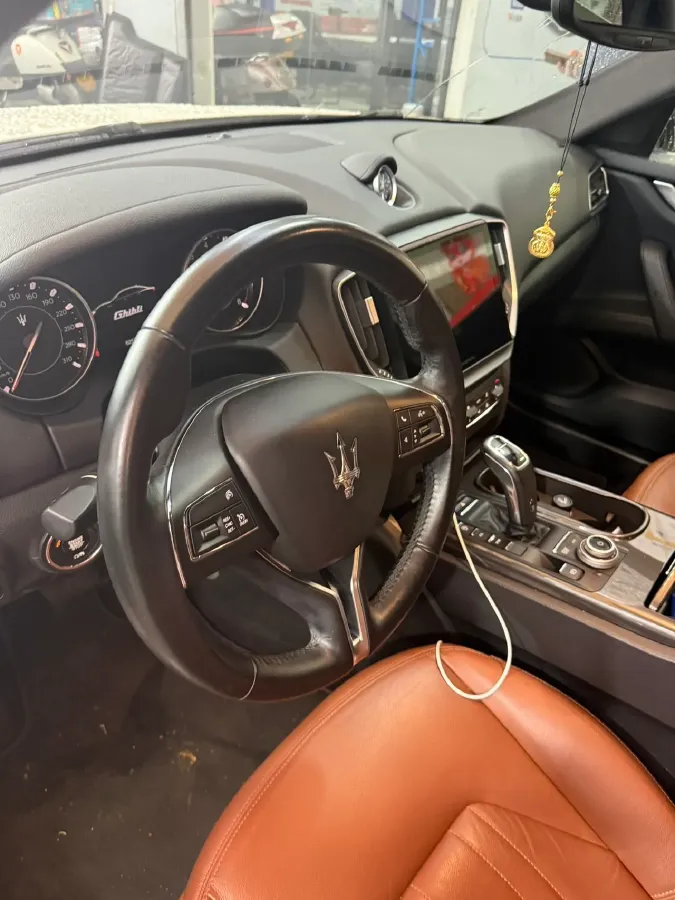 2021 Maserati Ghibli 2.0T 330HP L4 8AT,autocango,china used car exporter,china ev exporter,chinese used car exporter,chinese used ev exporter