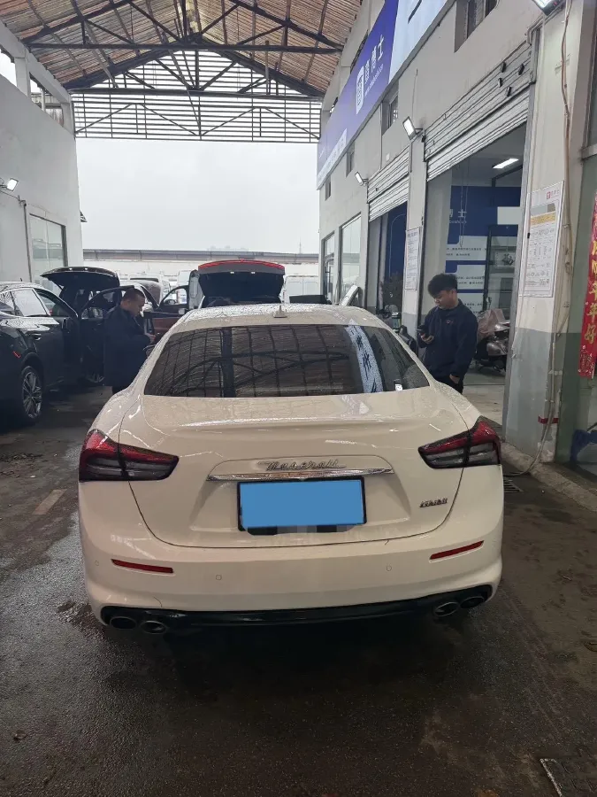 2021 Maserati Ghibli 2.0T 330HP L4 8AT,autocango,china used car exporter,china ev exporter,chinese used car exporter,chinese used ev exporter