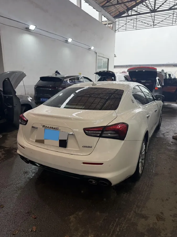 2021 Maserati Ghibli 2.0T 330HP L4 8AT,autocango,china used car exporter,china ev exporter,chinese used car exporter,chinese used ev exporter