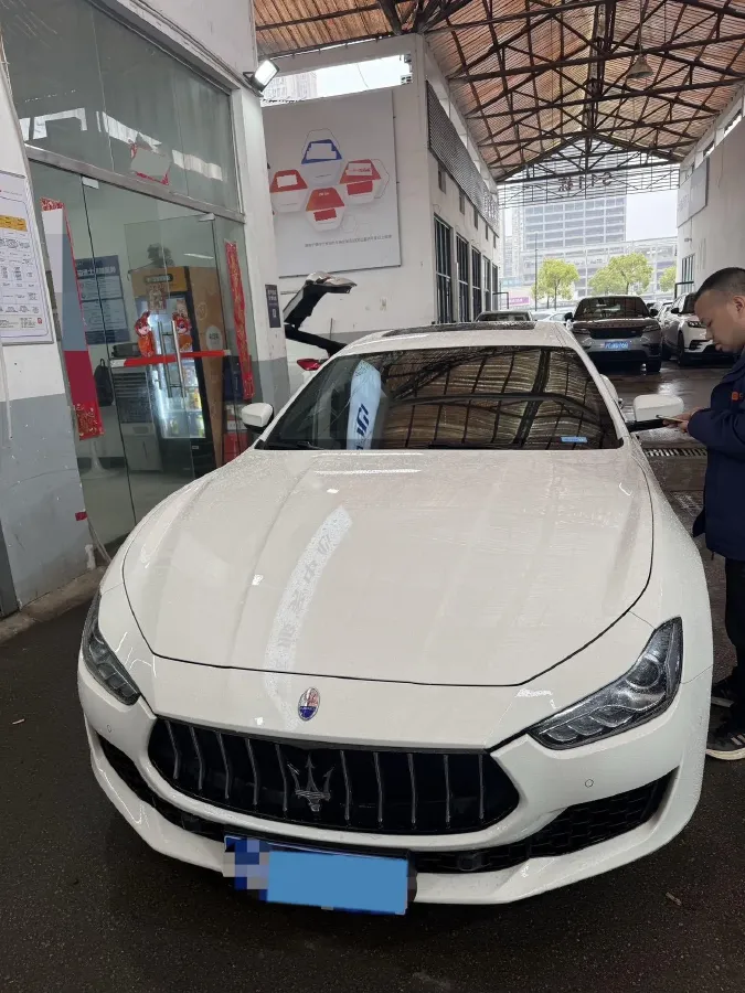 2021 Maserati Ghibli 2.0T 330HP L4 8AT,autocango,china used car exporter,china ev exporter,chinese used car exporter,chinese used ev exporter