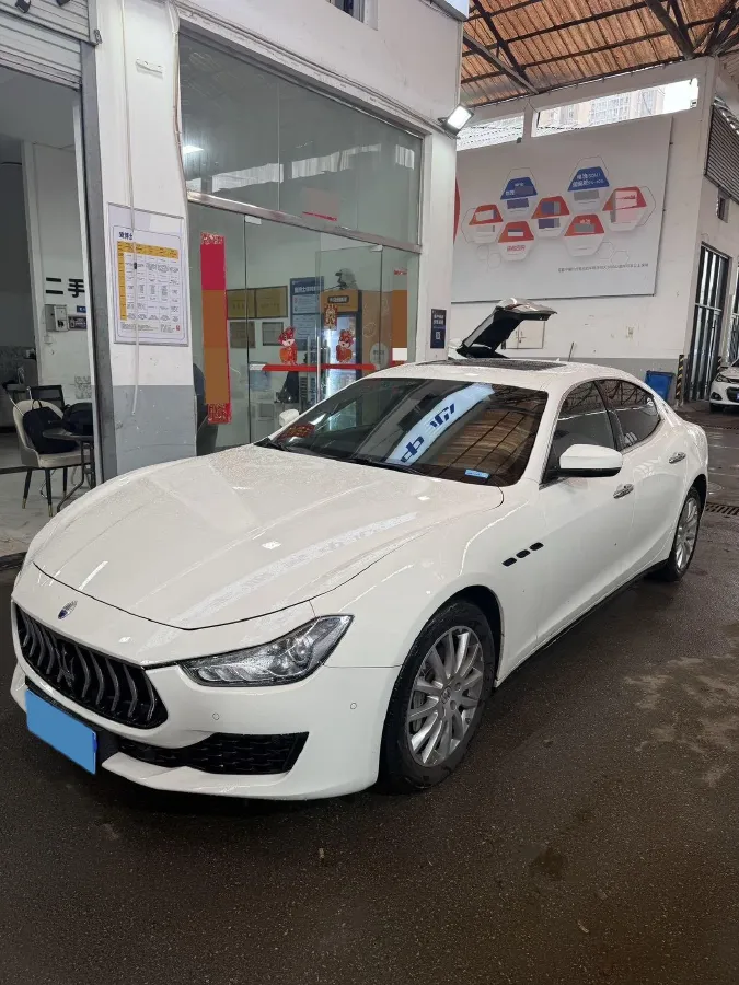 2021 Maserati Ghibli 2.0T 330HP L4 8AT,autocango,china used car exporter,china ev exporter,chinese used car exporter,chinese used ev exporter
