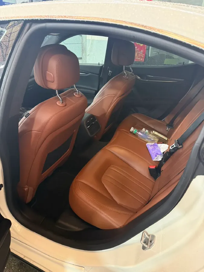 2021 Maserati Ghibli 2.0T 330HP L4 8AT,autocango,china used car exporter,china ev exporter,chinese used car exporter,chinese used ev exporter